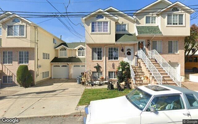32 Pheasant Ln, Staten Island, NY 10309