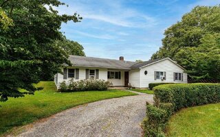 32 River Rd, Shirley, NY 11967