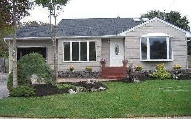 32 Santapogue Dr, Lindenhurst, NY 11757 (Yard)