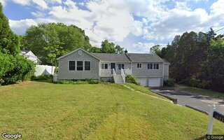 321 Rose Ln, Smithtown, NY 11787