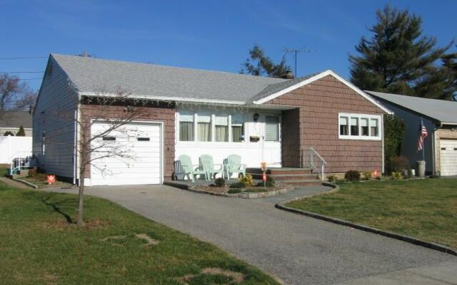 3215 Mark Alan Dr, Wantagh, NY 11793