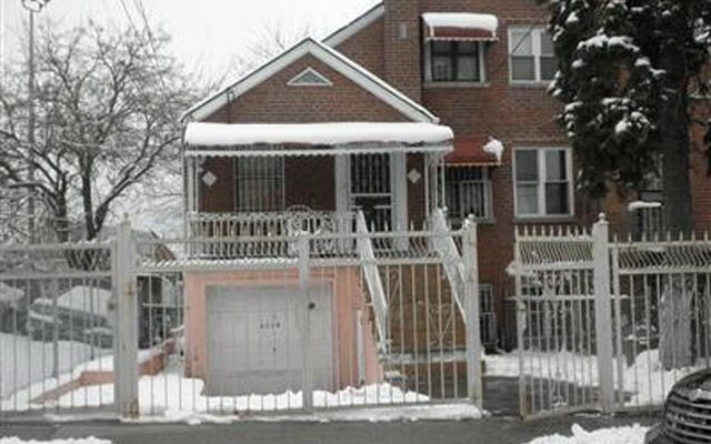 3238 Tenbroeck Ave, Bronx, NY 10469 (Porch)