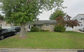 325 Glynn St, North Babylon, NY 11703