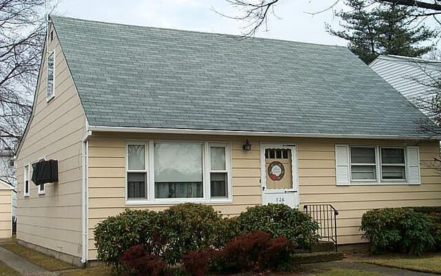326 Moore Ave, Oceanside, NY 11572 (House View)
