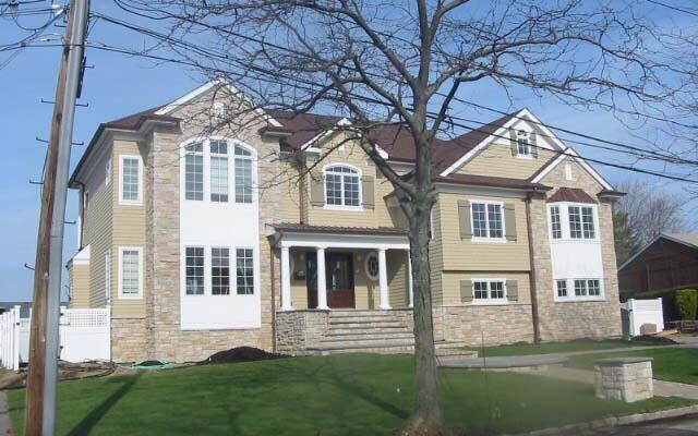327 Bay Dr, Massapequa, NY 11758 (House View)