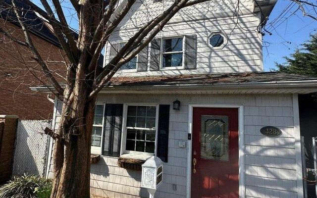 328 Manor Rd, Staten Island, NY 10314 (Porch)