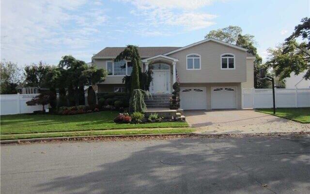 3289 Seawane Dr, Merrick, NY 11566