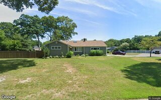 329 Glenmore Ln, Bayport, NY 11705
