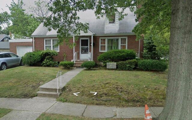 329 Midwood St, Uniondale, NY 11553 (Yard)