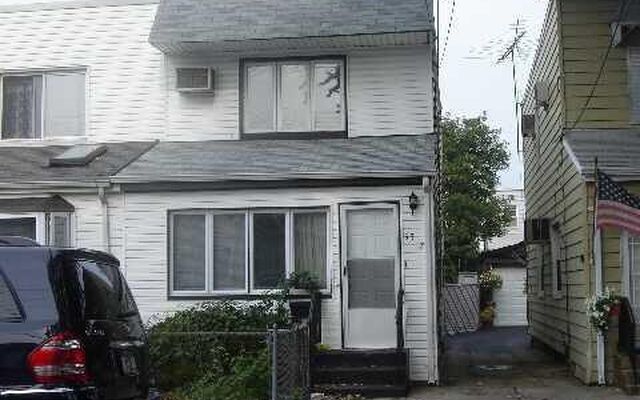 33-17 Jordan St, Flushing, NY 11358