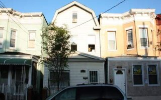 33-32 104th St, Corona, NY 11368