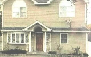 33 Circle Dr, Westbury, NY 11590