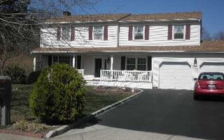 33 Eason Dr, Ridge, NY 11961