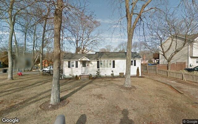 33 Elm Rd E, Mastic Beach, NY 11951