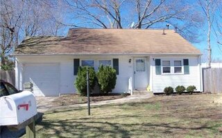 33 Huron St, Port Jefferson Station, NY 11776