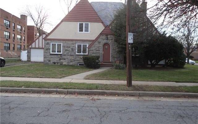 33 Manor Ave, Hempstead, NY 11550