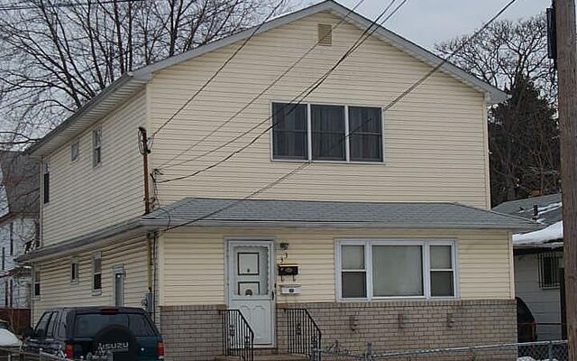 33 Mason St, Hempstead, NY 11550