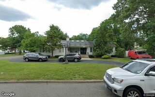 33 Pine Cone Ln, Islandia, NY 11749