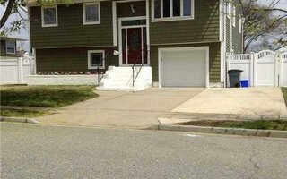 33 Stirling Ave, Freeport, NY 11520
