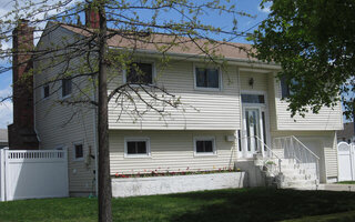 33 Stirling Ave, Freeport, NY 11520