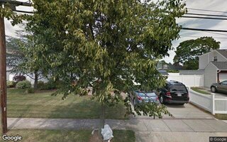 33 W Oak St, Farmingdale, NY 11735