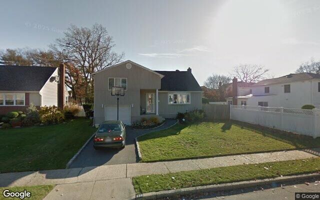 330 N Hickory St, Massapequa, NY 11758