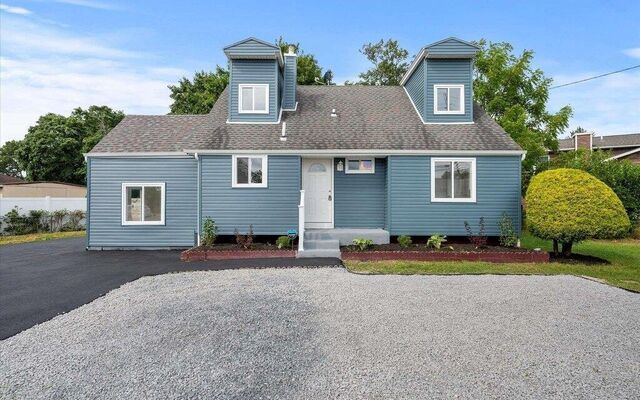 332 Crooked Hill Rd, Brentwood, NY 11717 (House View)