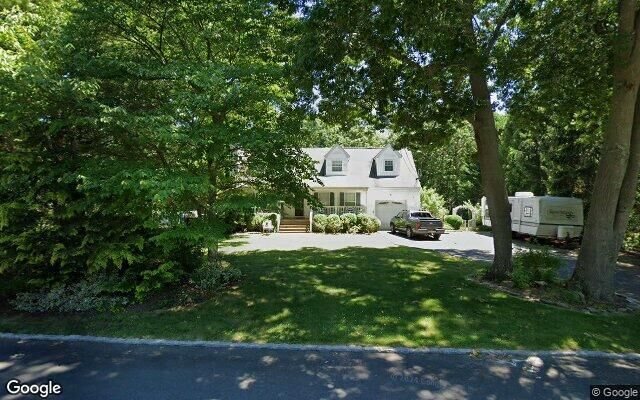 332 Lockwood Dr, Shirley, NY 11967