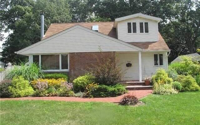 336 Sylvan Ln, Westbury, NY 11590