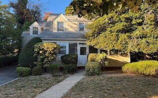 336 W Seaman Ave, Freeport, NY 11520