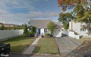 338 41st St, Lindenhurst, NY 11757