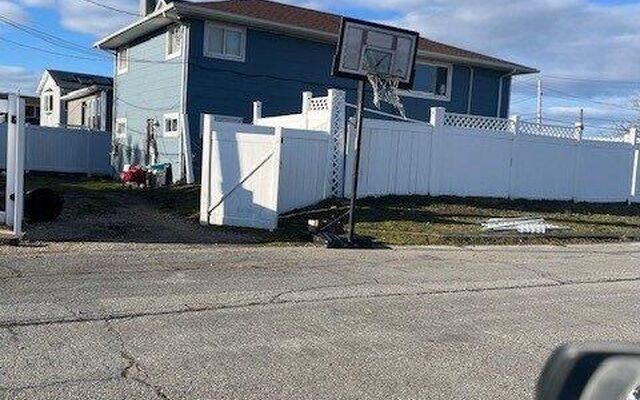 339 Riviera Pkwy, Lindenhurst, NY 11757