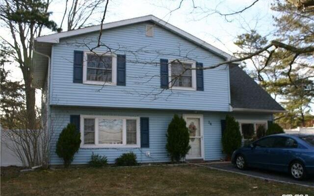 34 Balsam Dr, Medford, NY 11763