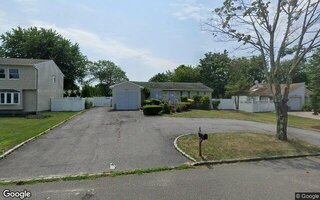 34 Drake Ave, Bellport, NY 11713