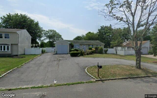 34 Drake Ave, Bellport, NY 11713