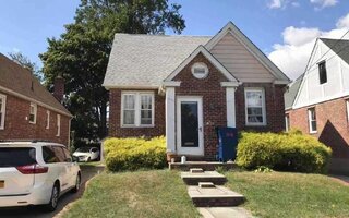 34 Garden St, Valley Stream, NY 11581