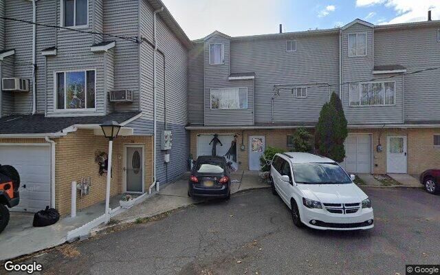 34 Girard St, Staten Island, NY 10307