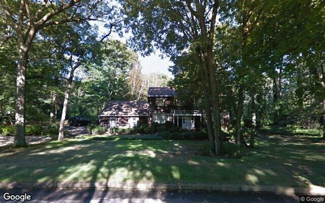 34 Hemingway Dr, Huntington Station, NY 11746