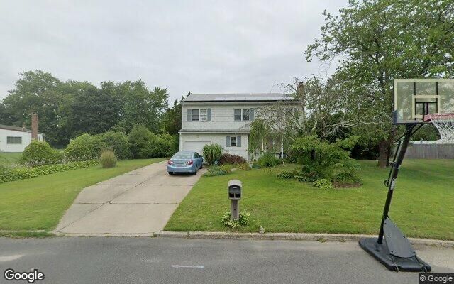 34 Knot St, East Patchogue, NY 11772