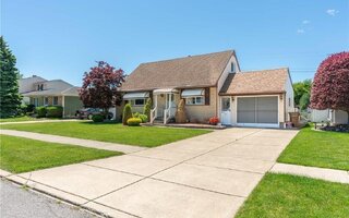 34 Louise Dr, Buffalo, NY 14227