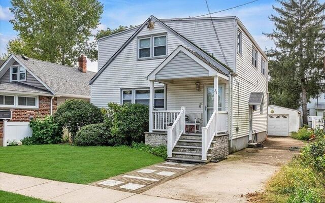 34 Mckee St, Floral Park, NY 11001 (Porch)
