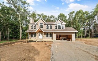 34 Middle Island Blvd, Middle Island, NY 11953