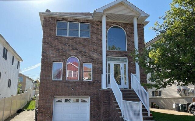 34 Opal Ln, Staten Island, NY 10309 (Front)