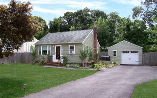 34 Ormond Ave, Selden, NY 11784