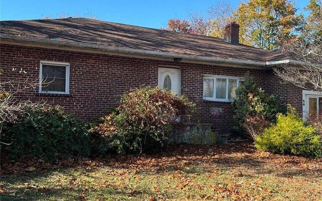 34 Raymond Ct, Holbrook, NY 11741 (Incomplete)