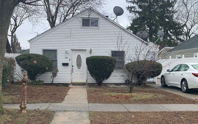 34 Roosevelt St, Hempstead, NY 11550 (House View)