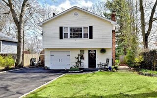 342 Auborn Ave, Shirley, NY 11967