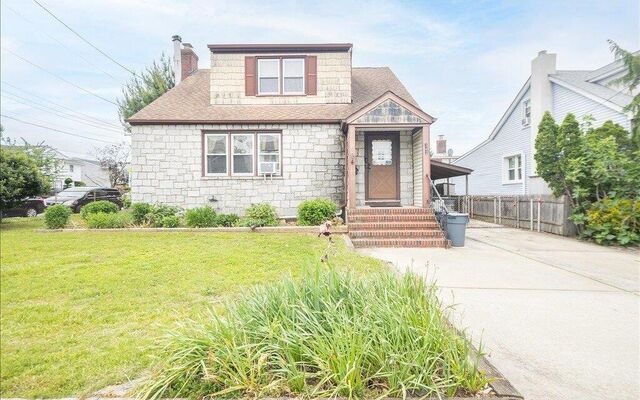 343 Franklin Ave, Hewlett, NY 11557 (House View)