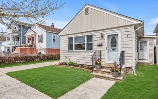 347 E Pine St, Long Beach, NY 11561