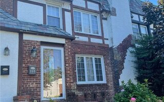 348 Cochran Pl, Valley Stream, NY 11581
